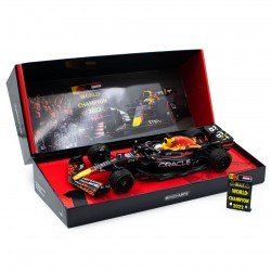 Red Bull RB18 1 Max Verstappen F1 World Champion with pitboard Japon 2022 Minichamps 113222801