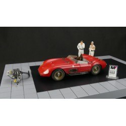 Maserati 300 S Dirty version with 2 Figurines 1956 CMC M 172