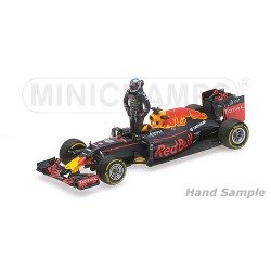 Red Bull Tag Heuer RB12 F1 Autriche 2016 Daniel Ricciardo Avec figurine Minichamps 417160603