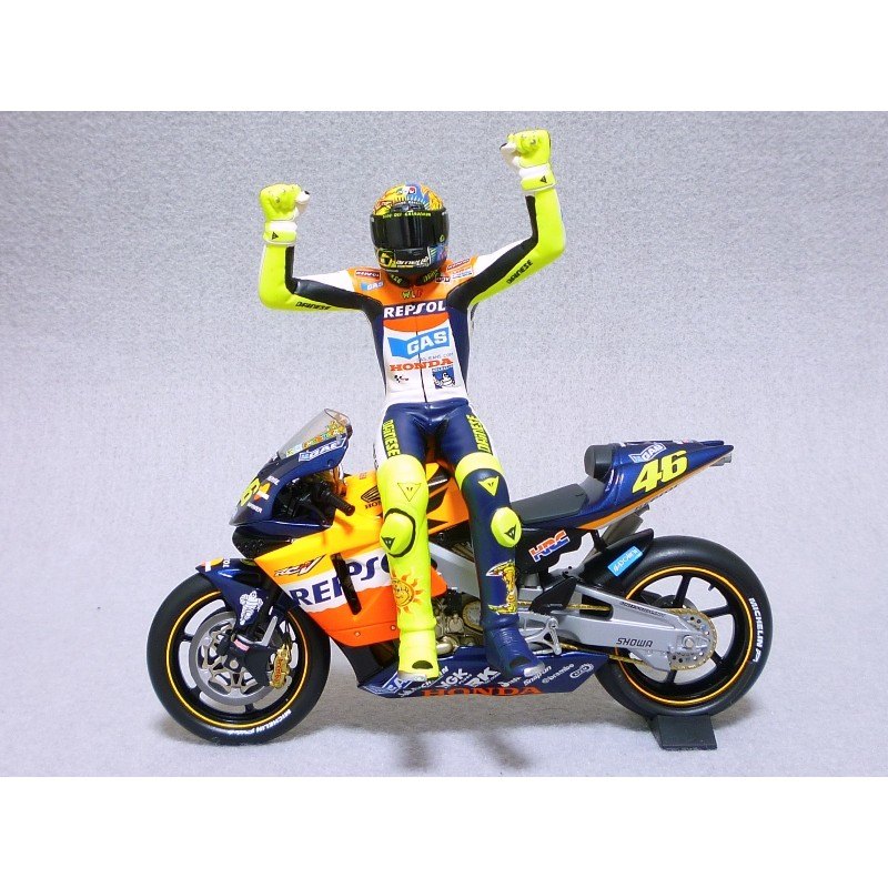 Figurine 1/12 Valentino Rossi Moto GP 2002 Minichamps 312020046 -  Miniatures Autos Motos