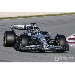 Alfa Romeo Ferrari C42 88 Robert Kubica F1 Test Barcelona 2022 Minichamps 117229988