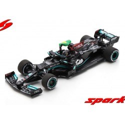 Mercedes AMG F1 W12 E Performance 44 F1 Winner Grand Prix du Brésil 2021 Lewis Hamilton with flag Spark S7710