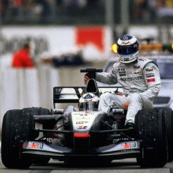 McLaren Mercedes MP4/16 With Mika Hakkinen Riding 4 David Coulthard F1 Espagne 2001 Minichamps 530014314