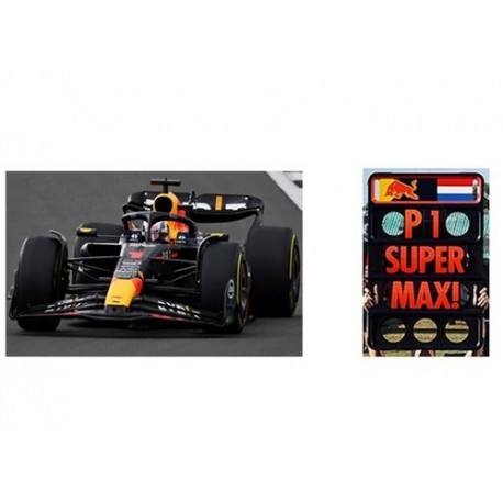 Red Bull RB19 1 Max Verstappen F1 Winner with pitboard Angleterre 2023 Spark 18S902